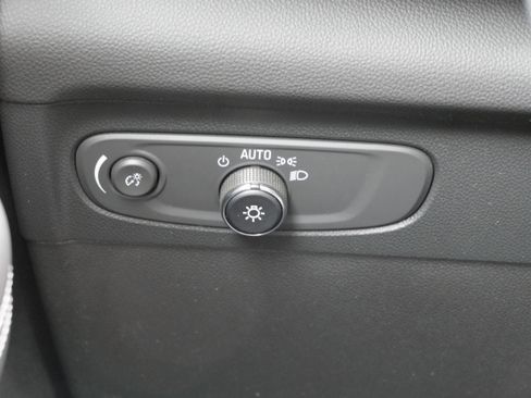 Used 2023 Buick Envision Essence image 18