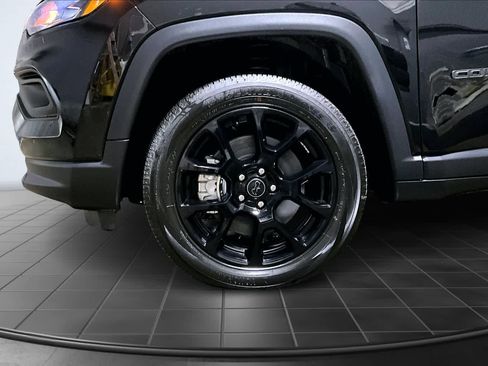 New 2026 Jeep Compass Latitude image 8