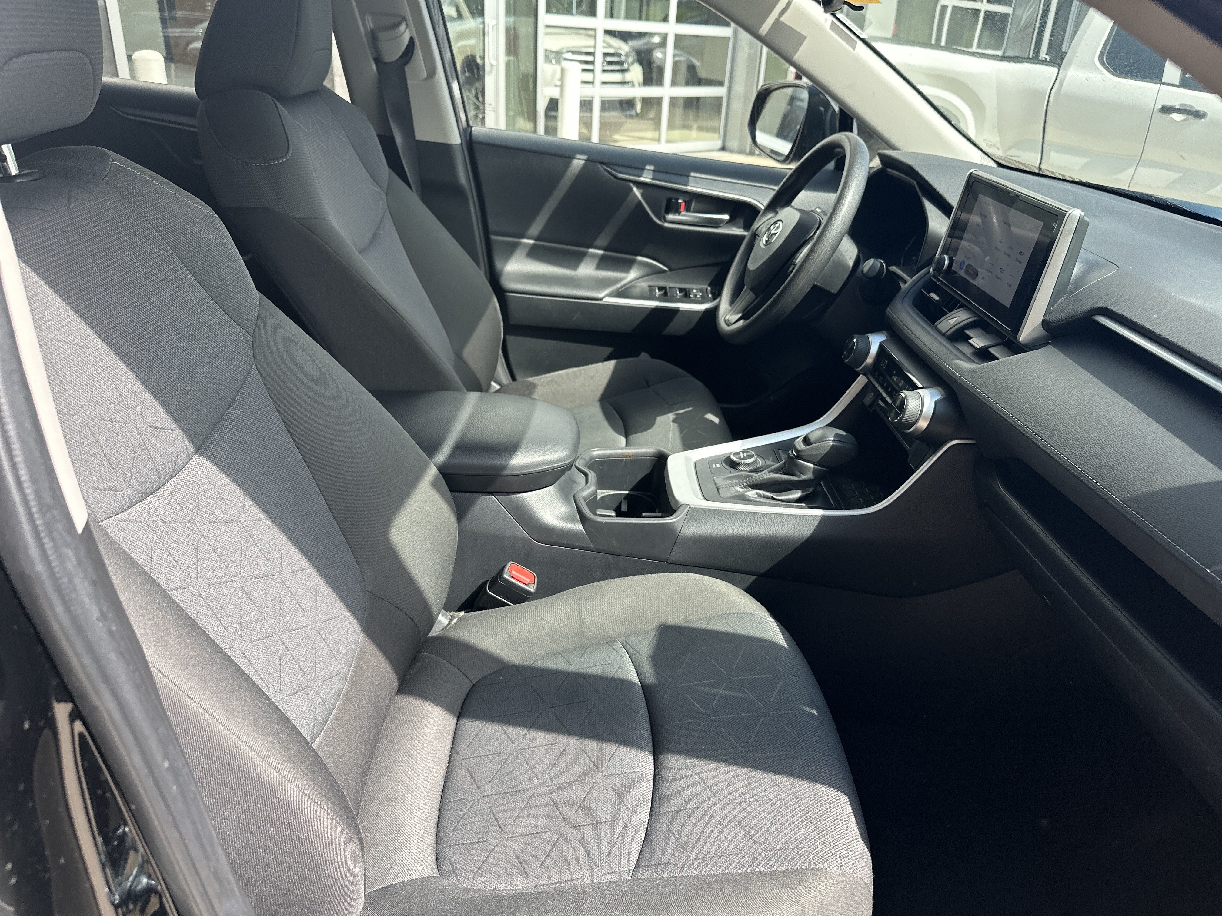 Used 2025 Toyota RAV4 XLE AWD/4WD image 28
