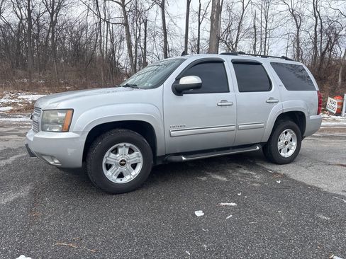 Used 2010 Chevrolet Tahoe LT w/ Luxury Package image 3