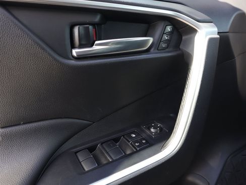 Used 2021 Toyota RAV4 XLE Premium image 22