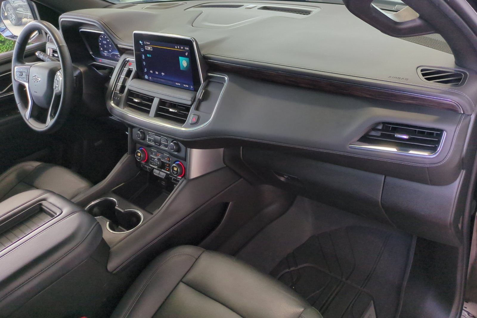 Used 2023 Chevrolet Tahoe Z71 w/ Luxury Package AWD/4WD image 19