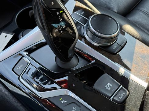 Used 2017 BMW 530i xDrive image 19