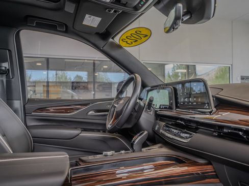 Used 2023 Cadillac Escalade Premium Luxury AWD/4WD image 18