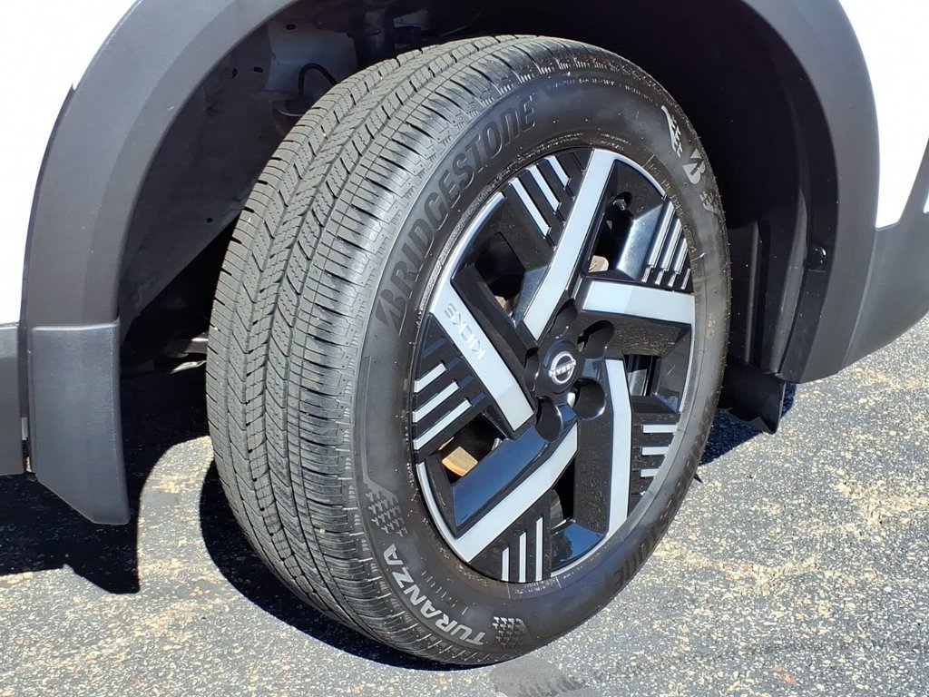 Certified 2025 Nissan Kicks SV FWD image 8