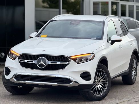 Used 2025 Mercedes-Benz GLC 300 image 2