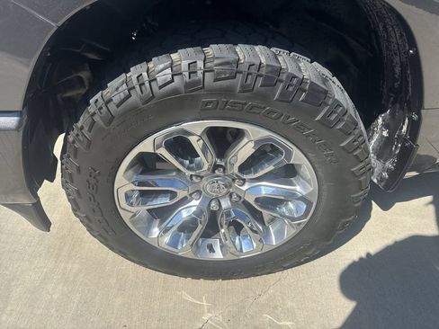 Used 2024 RAM 1500 Laramie AWD/4WD image 15