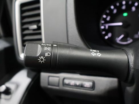 Used 2024 Nissan Frontier SV image 35