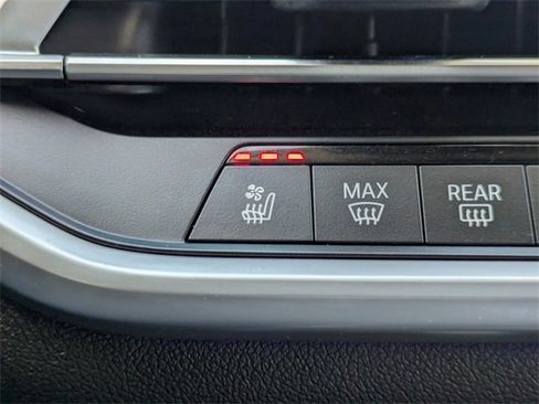 Used 2021 BMW X7 xDrive40i w/ Premium Package image 30