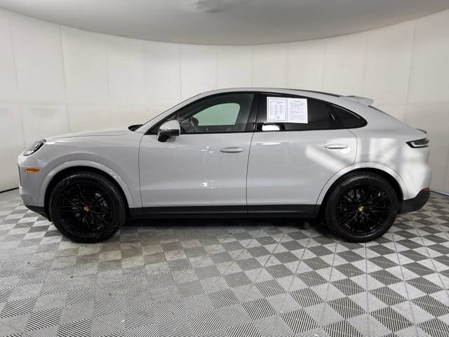 Used 2024 Porsche Cayenne Coupe AWD/4WD image 3