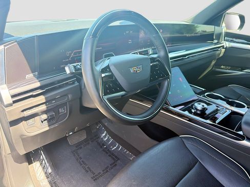 Certified 2025 Cadillac Escalade Sport AWD/4WD image 9