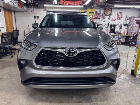 Certified 2025 Toyota Highlander Platinum AWD/4WD image 43