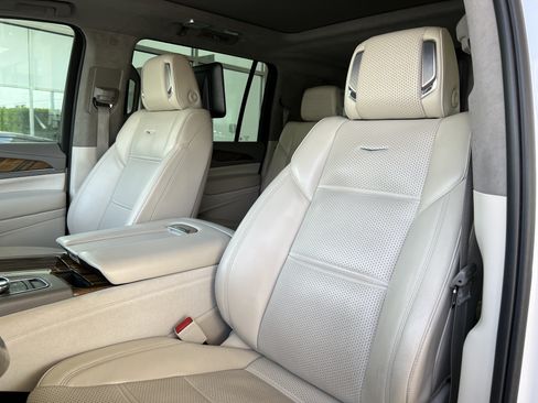 Used 2022 Cadillac Escalade ESV Premium Luxury Platinum w/ LPO, Floor Liner Package AWD/4WD image 16
