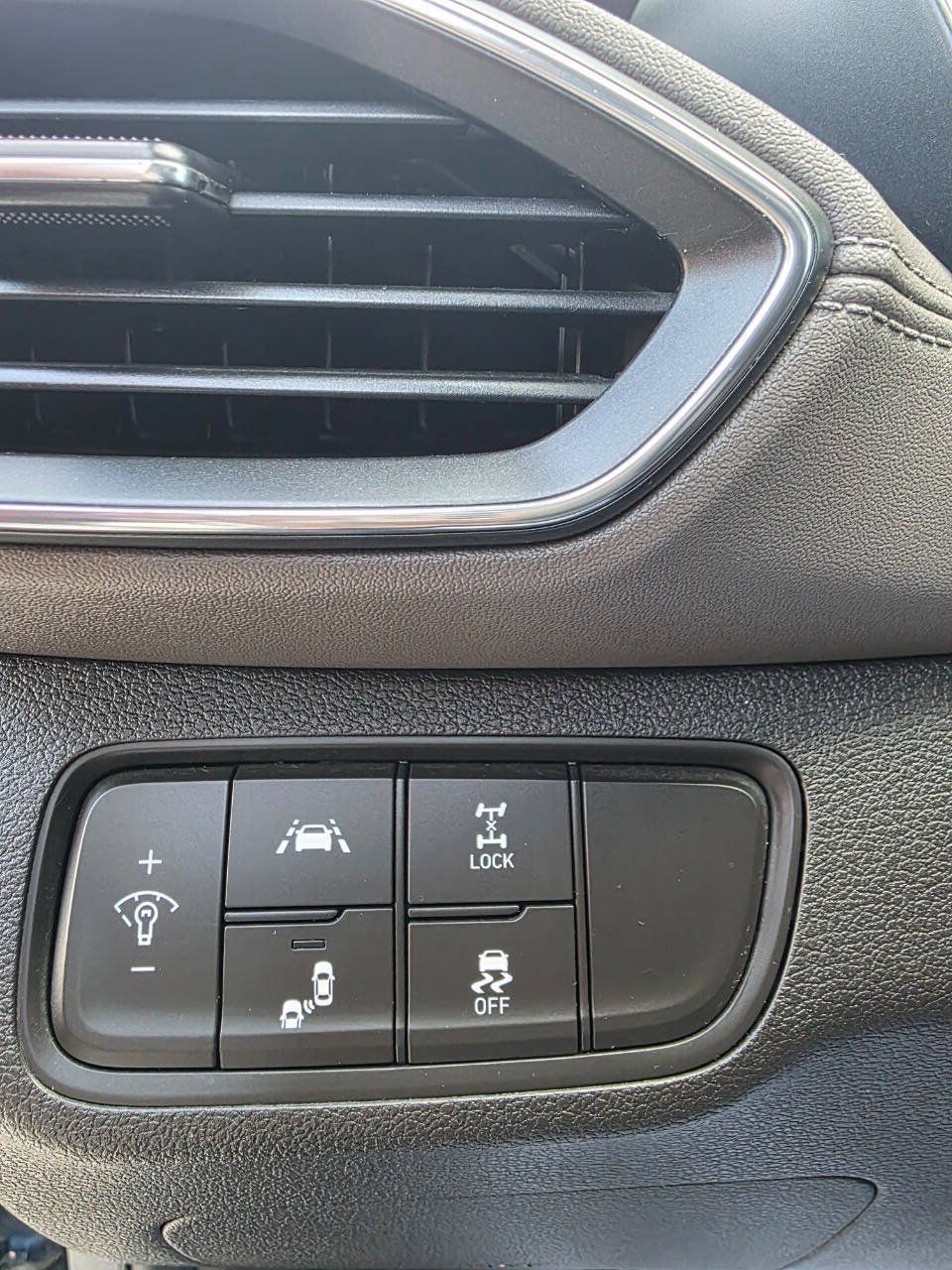 Used 2020 Hyundai Santa Fe SEL AWD/4WD image 9