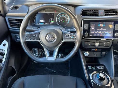 Used 2020 Nissan Leaf SV w/ SV Technology Package image 16