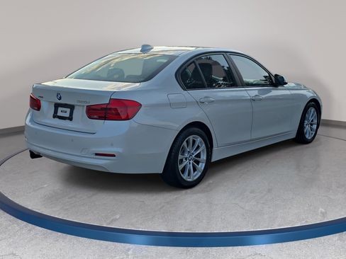 Used 2017 BMW 320i xDrive Sedan AWD/4WD image 5