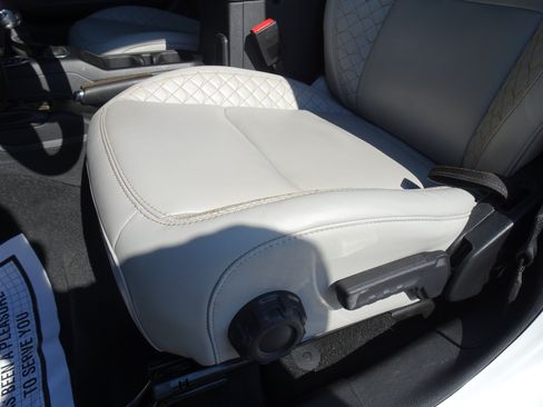 Used 2023 Jeep Wrangler Unlimited Sahara AWD/4WD image 9