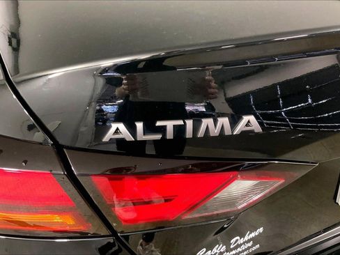Used 2025 Nissan Altima 2.5 SV FWD image 8