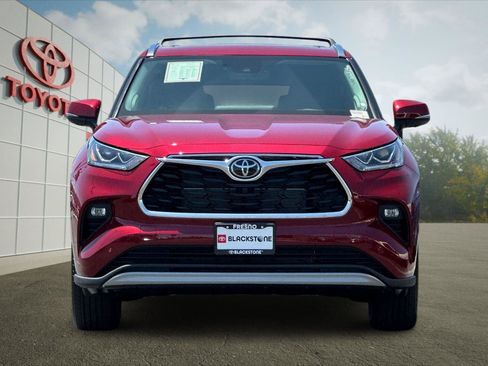 Certified 2026 Toyota Highlander Platinum AWD/4WD image 8