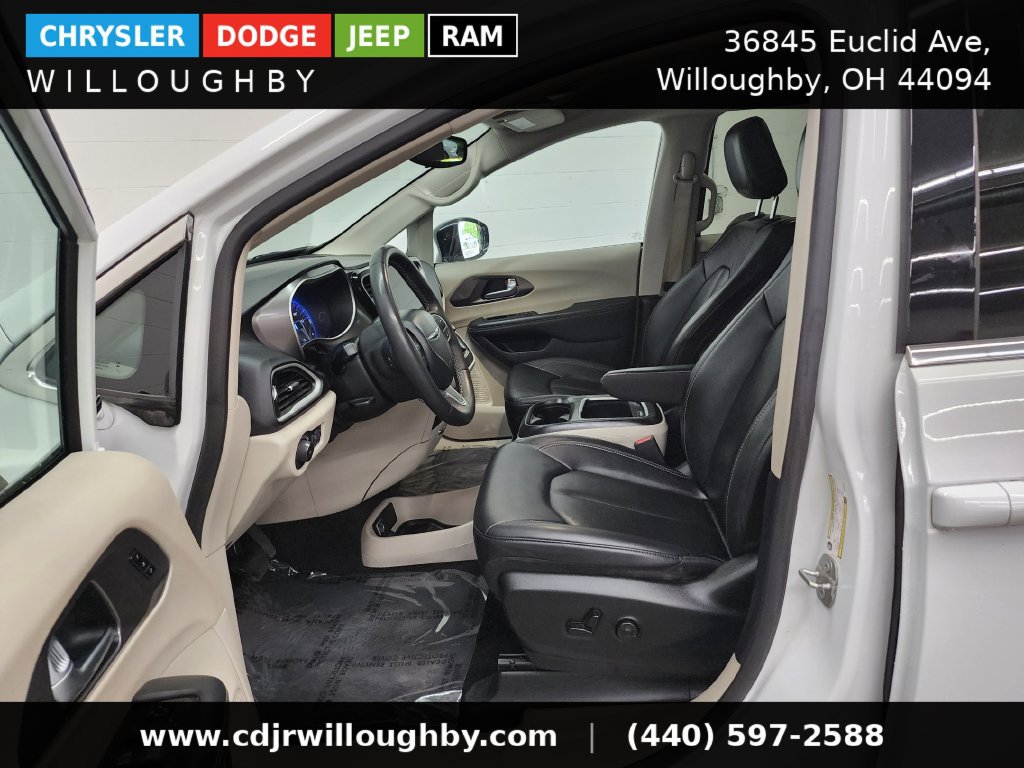 Used 2024 Chrysler Pacifica Touring-L FWD image 14