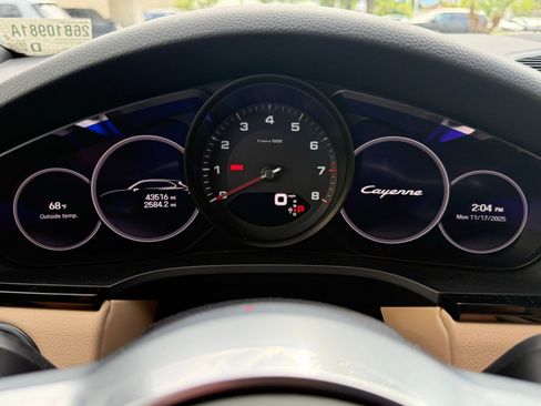 Used 2023 Porsche Cayenne image 28