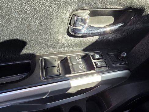 Used 2019 Nissan Titan SV w/ SV Convenience Package image 24