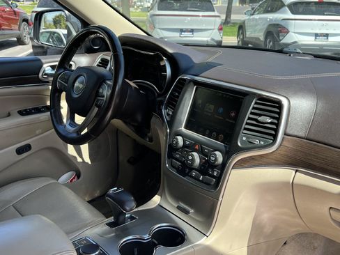 Used 2015 Jeep Grand Cherokee Overland w/ Advanced Technology Group AWD/4WD image 20