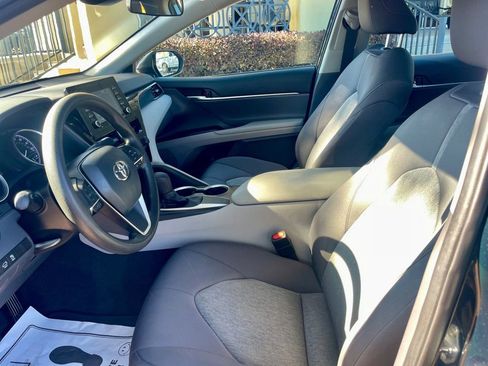 Used 2021 Toyota Camry LE image 10