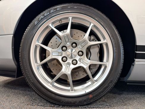 Used 2005 Ford GT RWD image 18