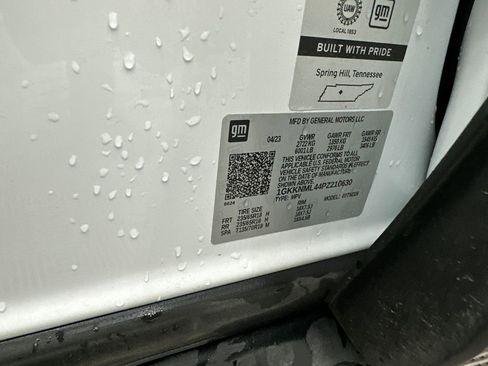 Used 2023 GMC Acadia SLT FWD image 32