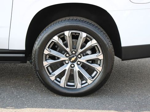 New 2026 Chevrolet Suburban High Country image 17