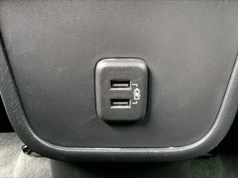 Used 2024 GMC Terrain SLE w/ Elevation Edition image 33