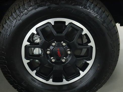 Used 2025 Toyota Tacoma TRD Off-Road AWD/4WD image 10