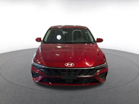 Used 2025 Hyundai Elantra Limited image 4