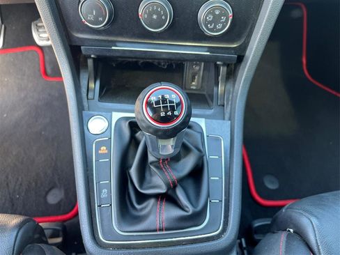 Used 2017 Volkswagen GTI SE FWD image 18