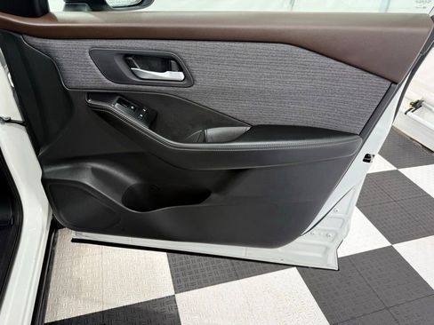 Used 2023 Nissan Rogue SV image 18