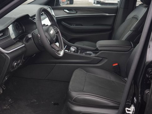 New 2026 Jeep Grand Cherokee Altitude image 25