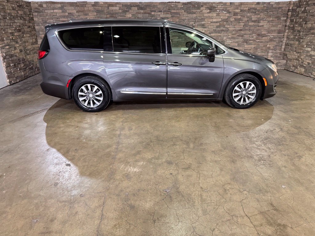 Used 2020 Chrysler Pacifica Touring-L Plus FWD image 10