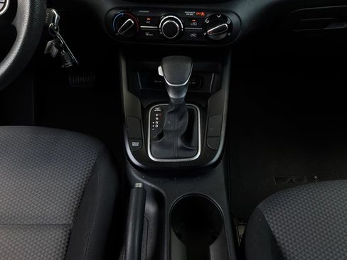 Used 2025 Kia Soul LX w/ LX Technology Package FWD image 13