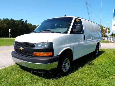 Used 2022 Chevrolet Express 2500 w/ Driver Convenience Package image 4