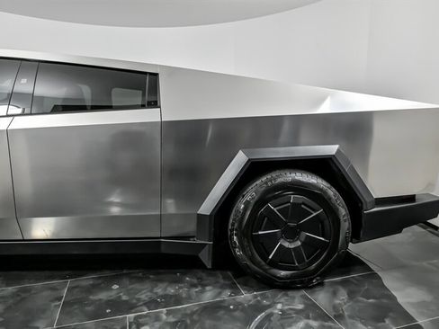 Used 2024 Tesla Cybertruck AWD Crew Cab image 7