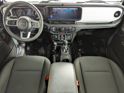 Used 2025 Jeep Wrangler Sahara image 10