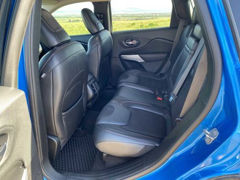 Used 2018 Jeep Cherokee Trailhawk AWD/4WD image 37