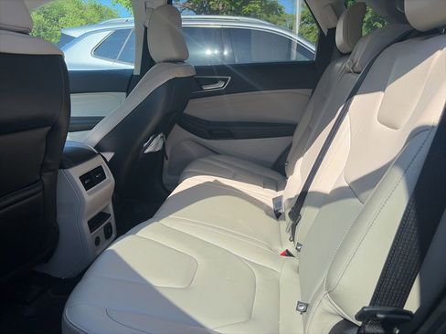 Used 2021 Ford Edge Titanium FWD image 28