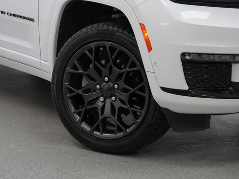 Certified 2025 Jeep Grand Cherokee L Summit AWD/4WD image 5