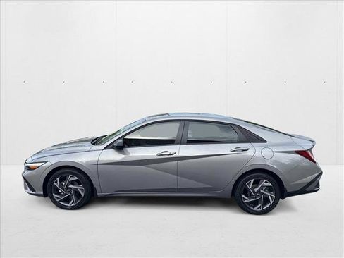 New 2025 Hyundai Elantra SEL image 5