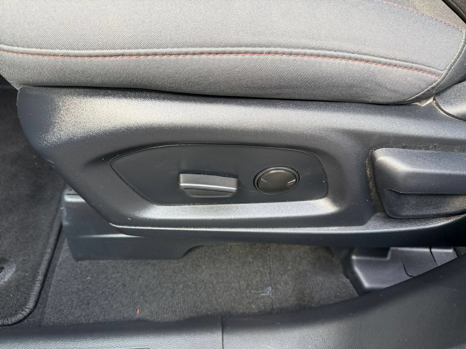 Used 2026 Ford Explorer Active AWD/4WD image 22