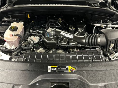 Used 2023 Jeep Grand Cherokee Laredo AWD/4WD image 26