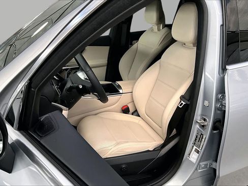 Used 2025 Mercedes-Benz GLC 300 4MATIC image 8