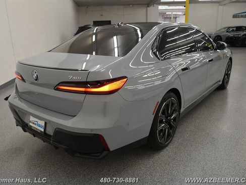 Used 2023 BMW 740i w/ Parking Assistance Package RWD image 8